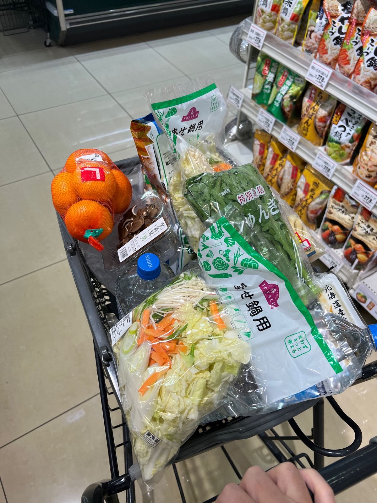 マックスバリュ富士河口湖店で夕飯の買い出し。
鍋します！