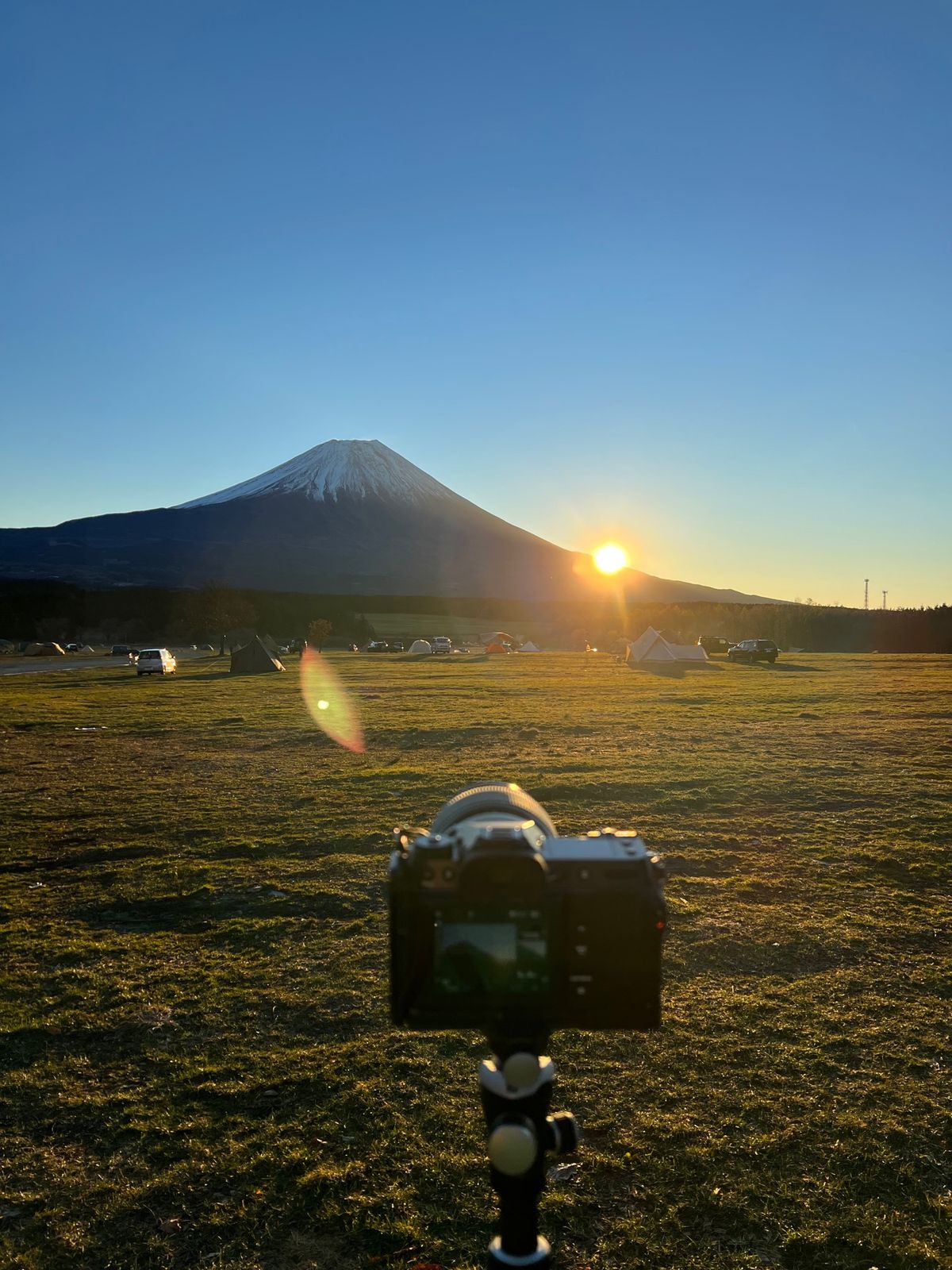 早朝5時30分に起き焚き火をしながら富士山と朝日の撮影

-3度、、笑