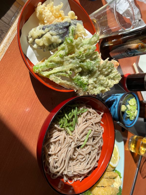 日本・山梨県「ふもとっぱらキャンプ　2021ラスト」の写真：帰りに本栖湖近くの『本陣つかさ』でお蕎麦...