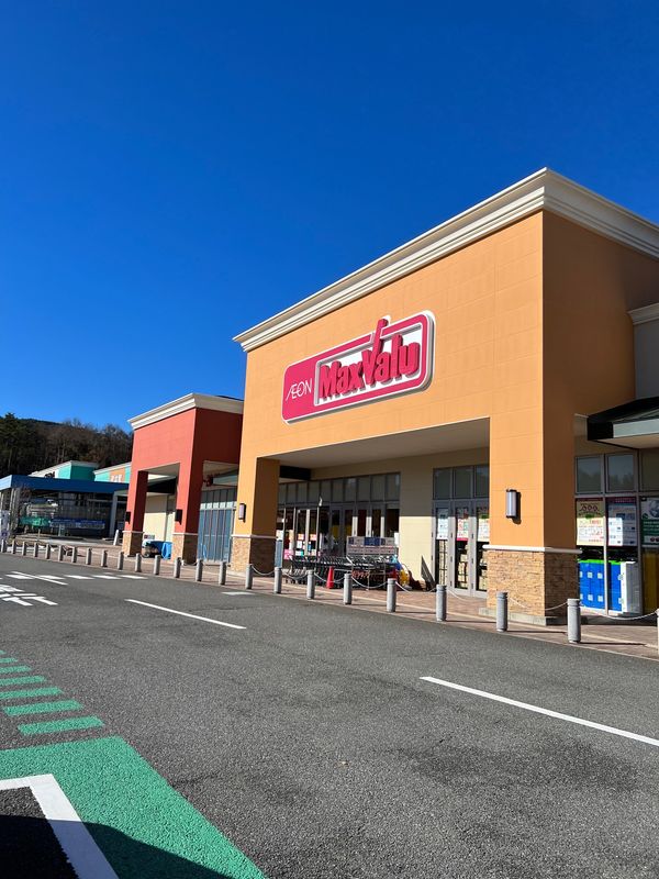 日本・山梨県「ふもとっぱらキャンプ　2021ラスト」の写真：マックスバリュ富士河口湖店で夕飯の買い出...