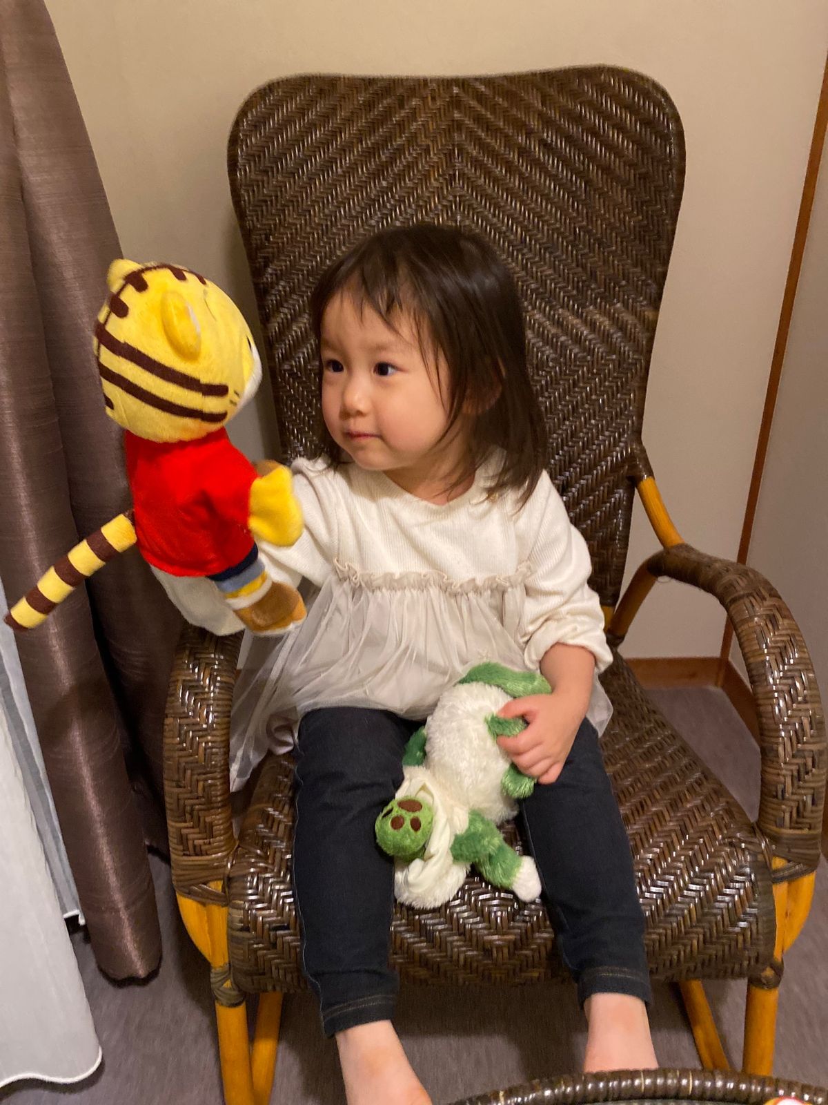 部屋から海上花火を。本当に迫力のある音と花火でしたが、怖がることなく大興奮...