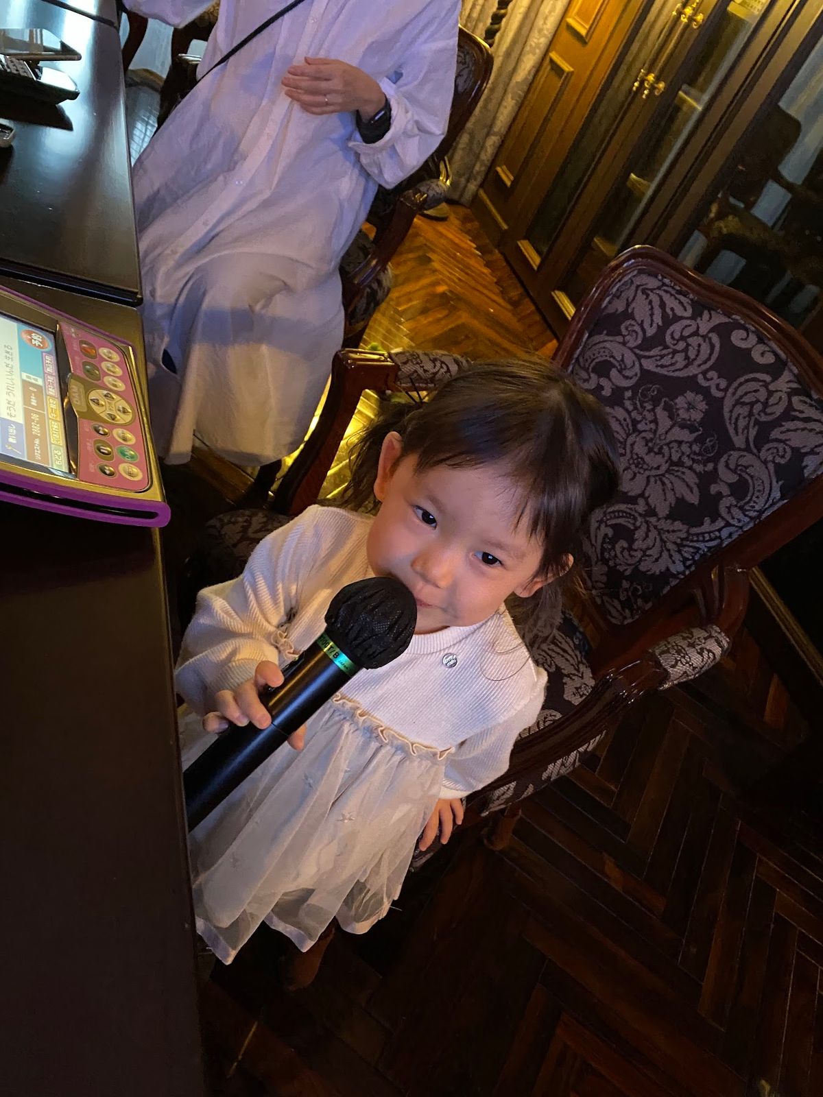 カラオケデビューからの夕食は管理人さん特製ハンバーグ！
凜桜もたくさん食べ...