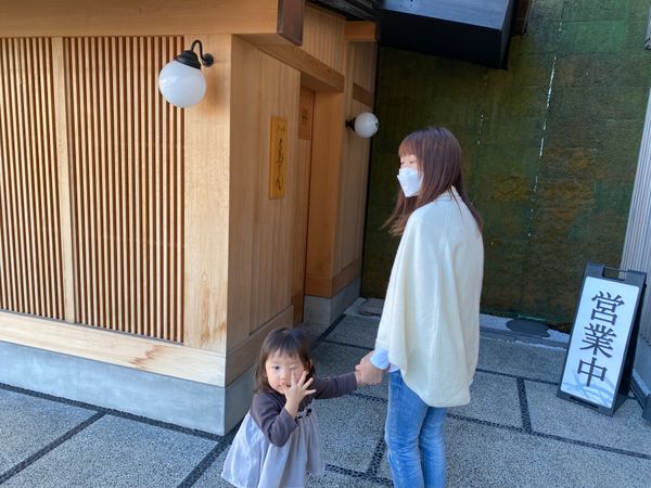 日本・熱海「熱海温泉　海上花火」の写真：お昼は小田原で。みなとみらいにある鳥ぎん...