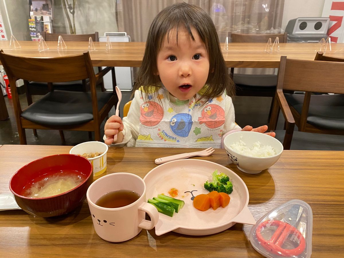 カラオケデビューからの夕食は管理人さん特製ハンバーグ！
凜桜もたくさん食べ...