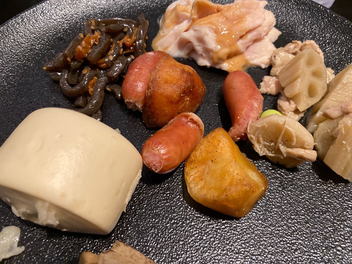 お粥で始まる朝食は、麺で締めて大満足。