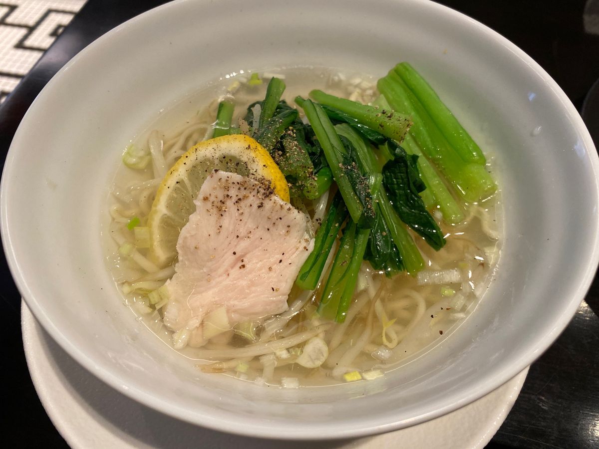 お粥で始まる朝食は、麺で締めて大満足。
