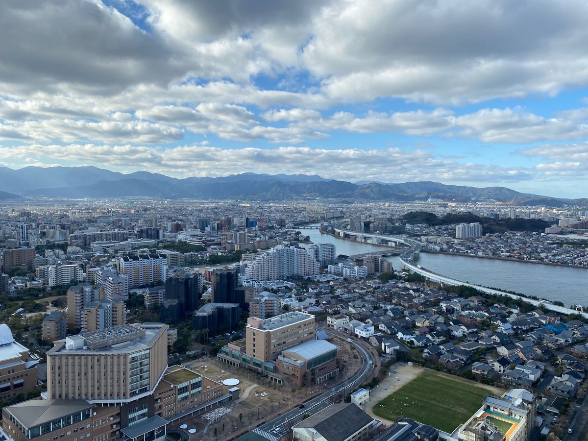 朝ご飯を食べたら福岡タワーに移動。
空港がある街でこの高さは凄い！
降りた...