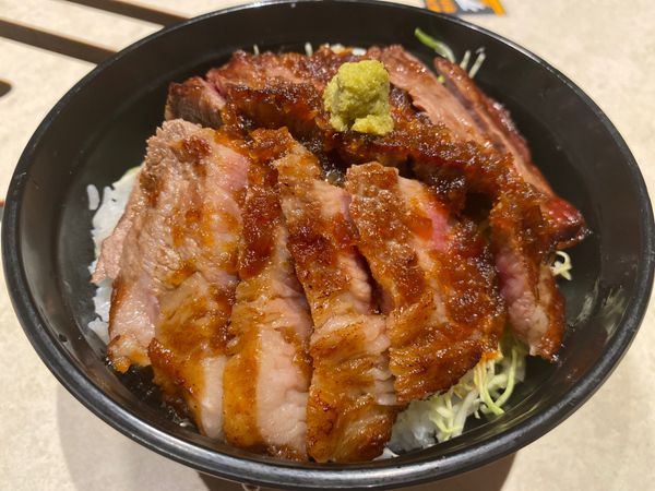 日本・博多「お誕生日を福岡で」の写真：ランチはニクゼンさんでステーキ丼。
福岡...