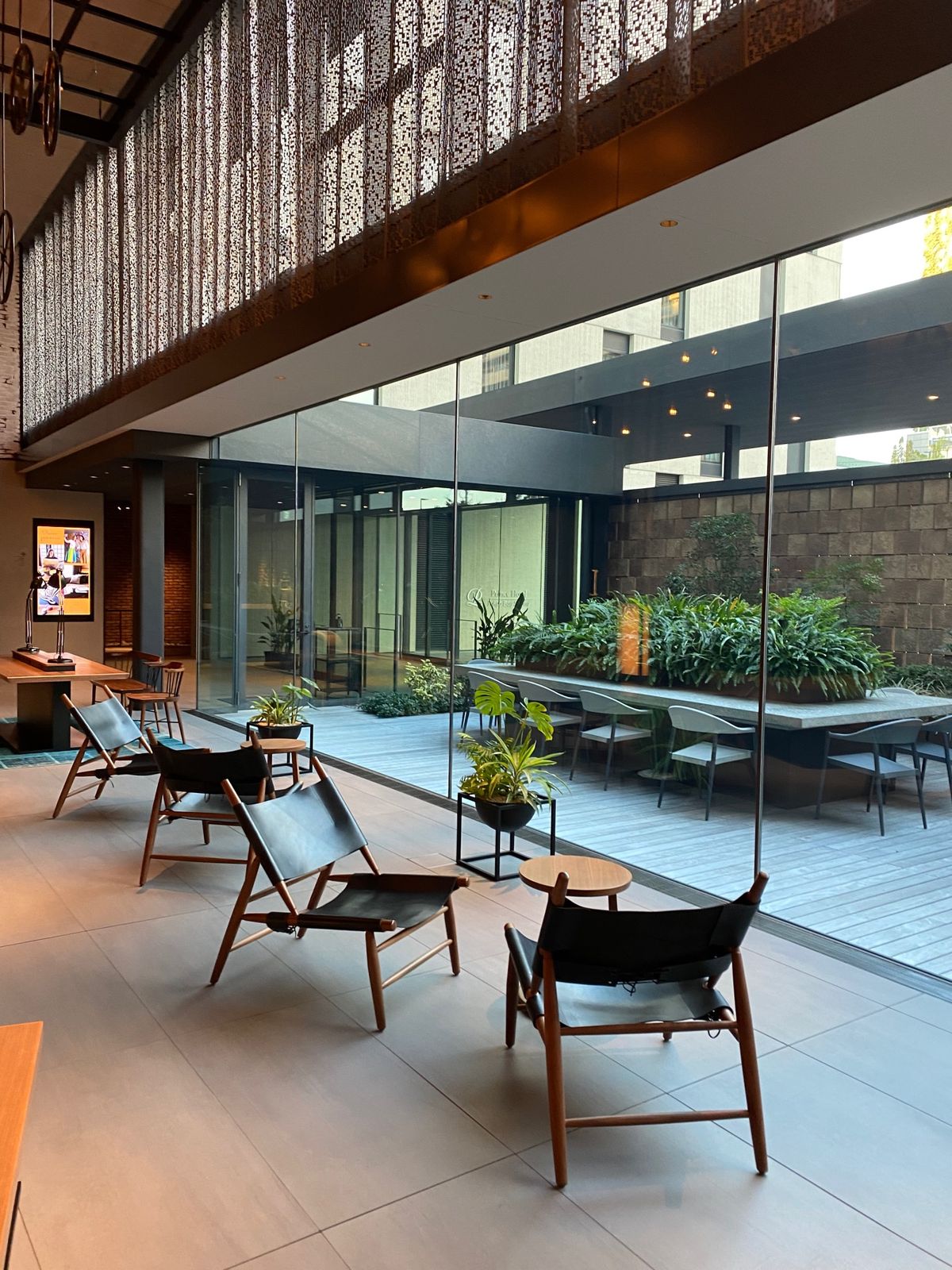 ホテルのフロント周辺です