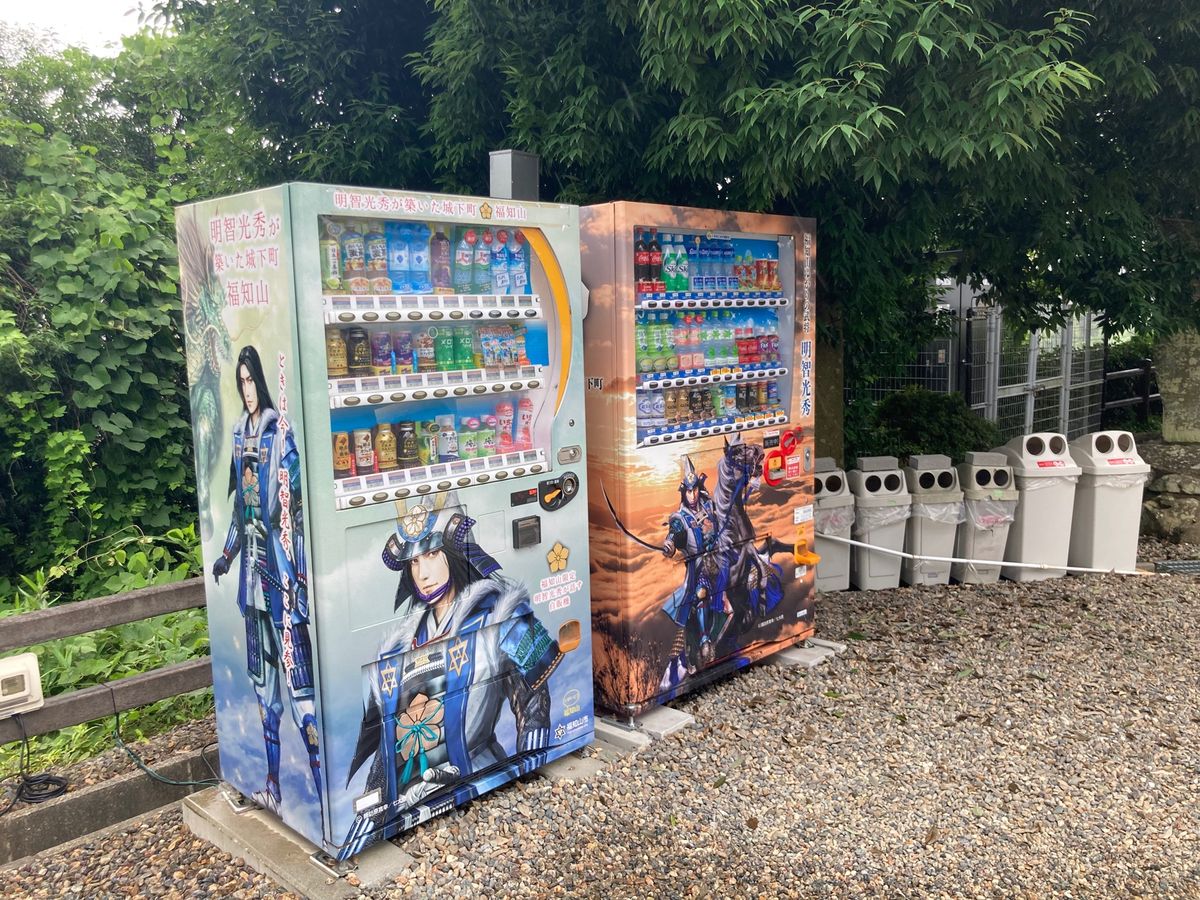 ⭐︎福知山城⭐︎
①嵐の前触れ？ってくらいどんより天気
②駐車場側の遊歩道...