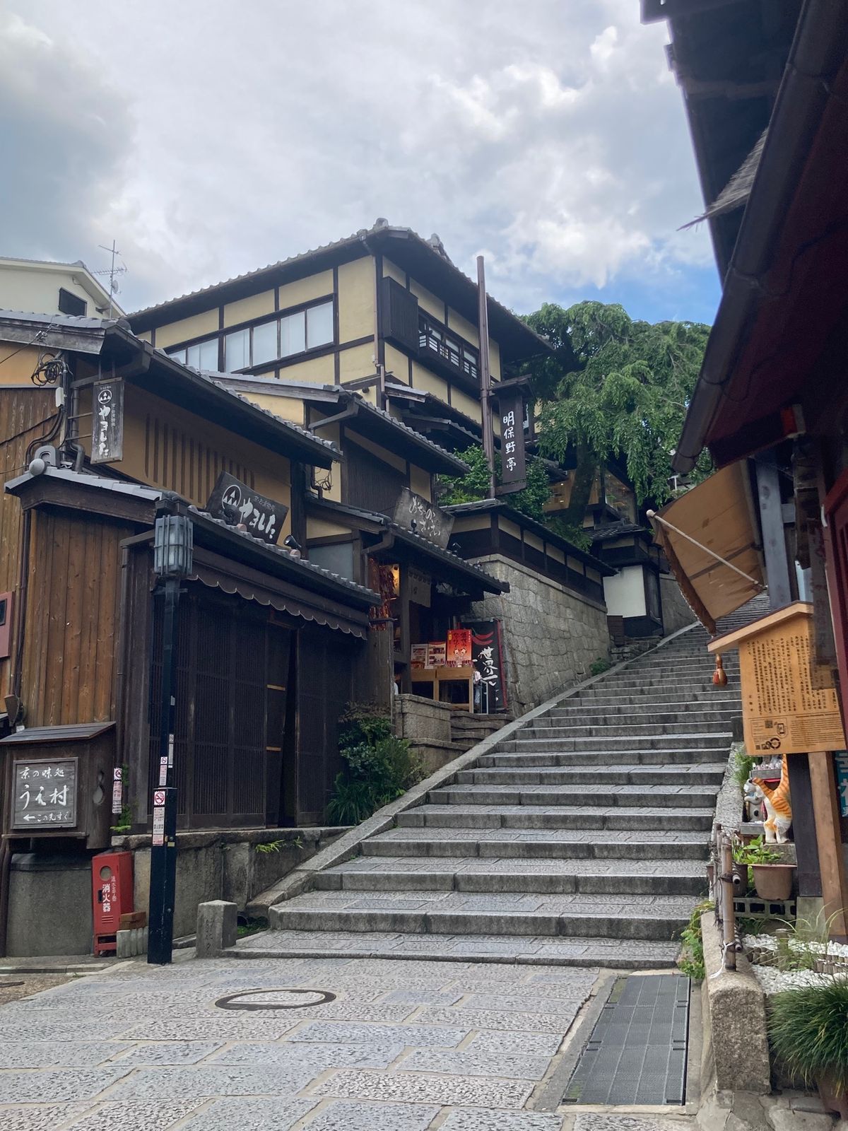 ⭐︎京都散策⭐︎
①霊山歴史館
②ニ寧坂
③④清水寺

天気の悪さ😂