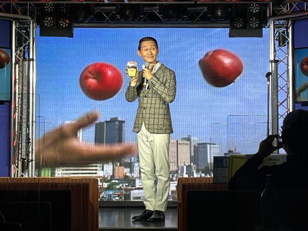 日本・新宿「モノマネレストラン キサラ」の写真