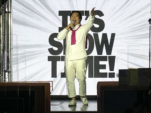 日本・新宿「モノマネレストラン キサラ」の写真