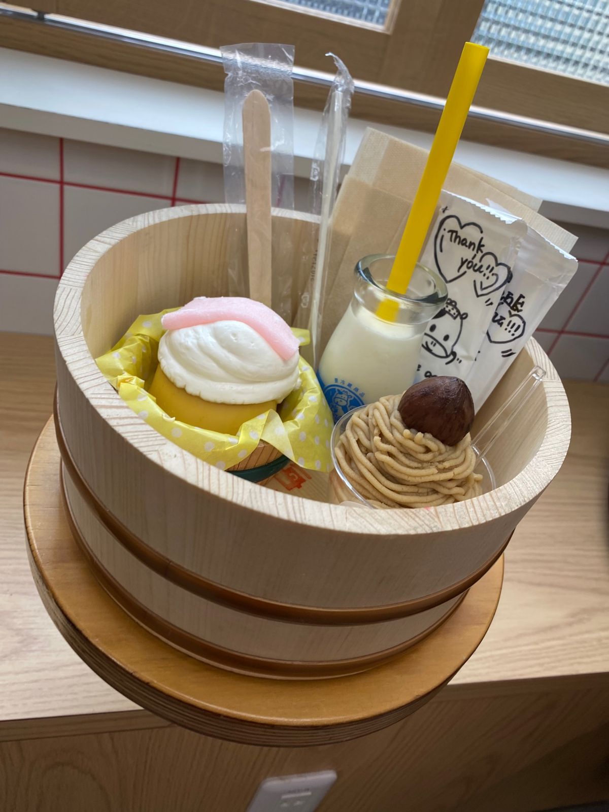 熱海での食べ歩き①
レトロな温泉地らしさを感じられるスイーツ💕
かわいかっ...