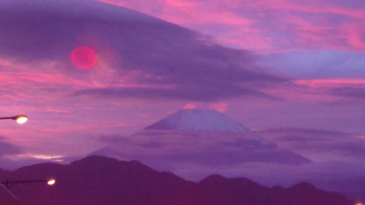 ⭐︎帰路の高速⭐︎
・曇天の富士山
・夕日沈む富士山
・長篠設楽原PA
　...