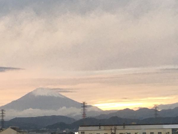 日本・鎌倉「神奈川　家族旅行」の写真：⭐︎帰路の高速⭐︎
・曇天の富士山
・夕...