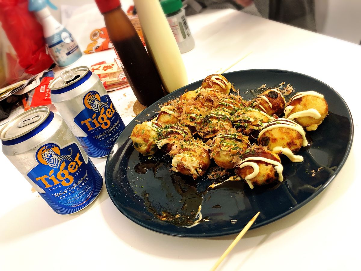 シンガポールの駐在員とたこ焼きw
食べたかったらしい^ ^
東南アジアのビ...