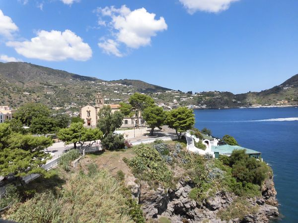 イタリア・エオーリエ諸島「エオーリエ諸島」の写真：リーパリ島
諸島で一番大きな島なので遺跡...