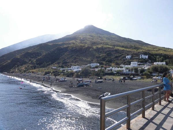 イタリア・エオーリエ諸島「エオーリエ諸島」の写真：ストロンボリ島
元気な活火山🌋
最近は大...