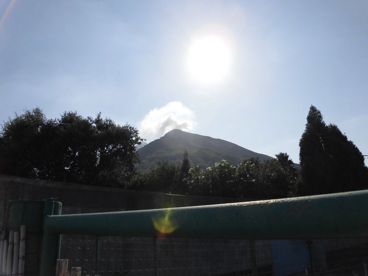 ストロンボリ島
元気な活火山🌋
最近は大きな噴火が多くて死者も出ているので...