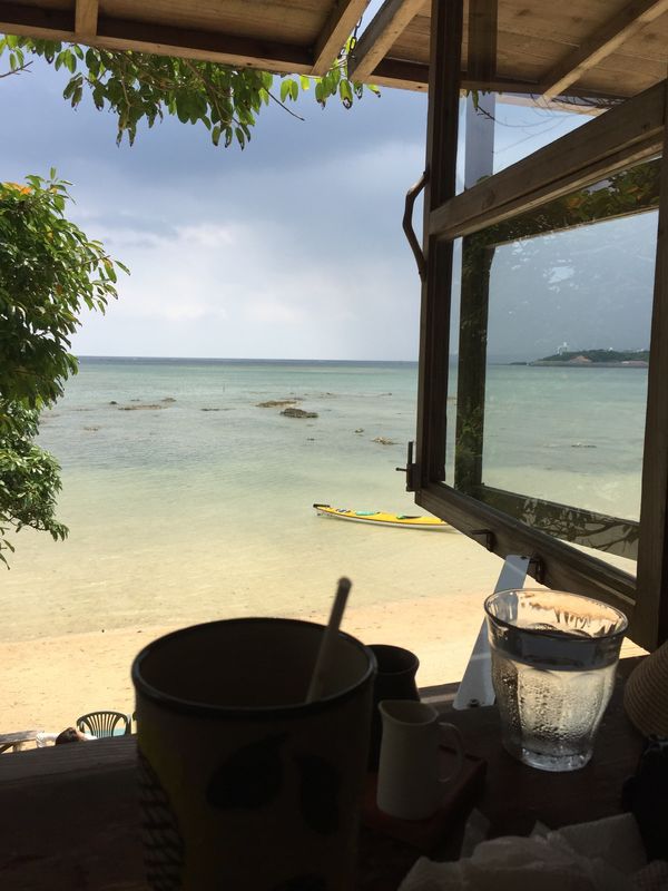 日本・沖縄県「沖縄　カヌチャベイホテル&ヴィラズ」の写真：沖縄に来ると毎回行く浜辺の茶屋