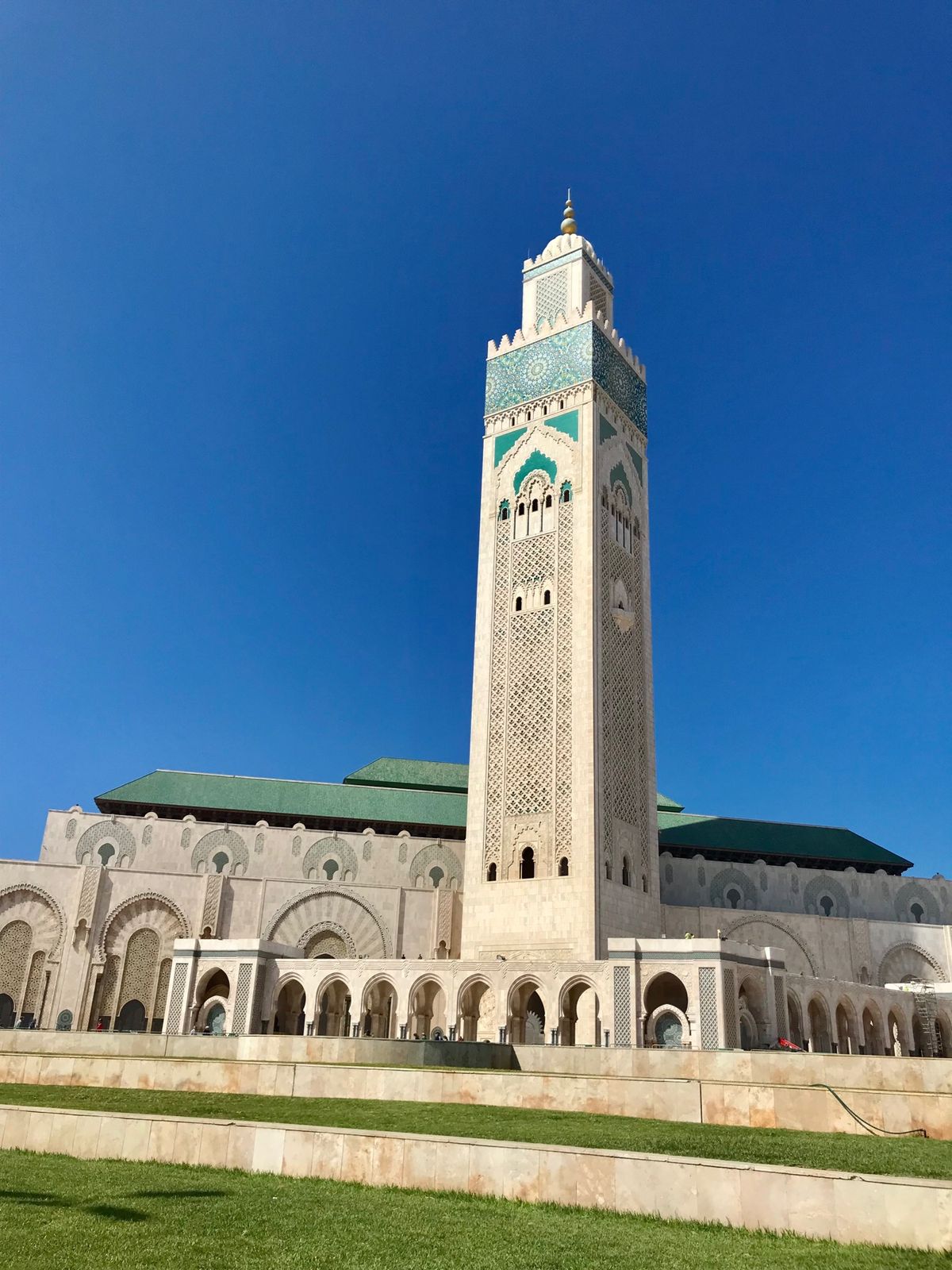 ラバトから鉄道でカサブランカに移動🚞
駅近のホテルに荷物を預けて、ハッサン...