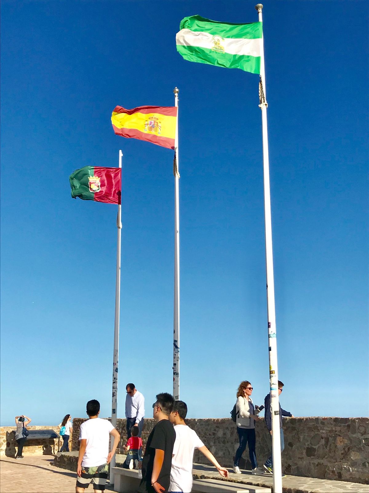 ヒーヒー言いながら高台にあるヒブラルファロ城に登る。素晴らしい眺め！
闘牛...