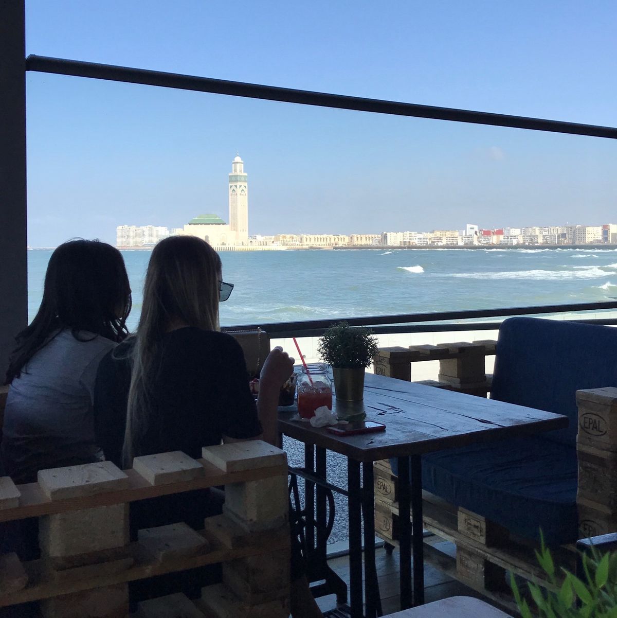 この旅行中、日本人を見かけたのはハッサン二世モスクでだけだった。
（地球の...