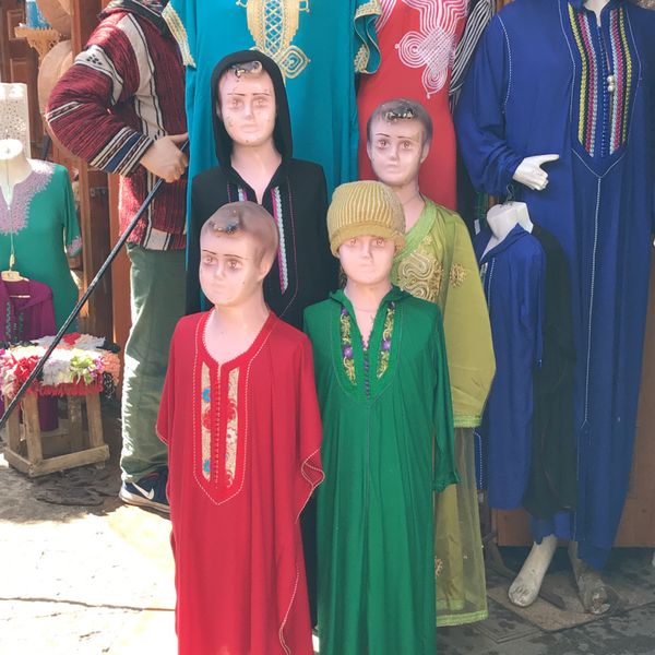 ジブラルタル・ジブラルタル「ジブラルタル海峡を渡る」の写真：ラバト旧市街のスーク散策。
外国のマネキ...