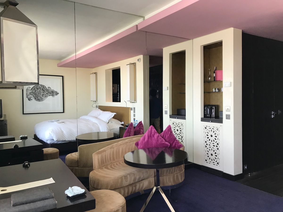 宿泊はカサ・ポール駅近くのソフィテル、最後なのでモスクビューの部屋にして、...