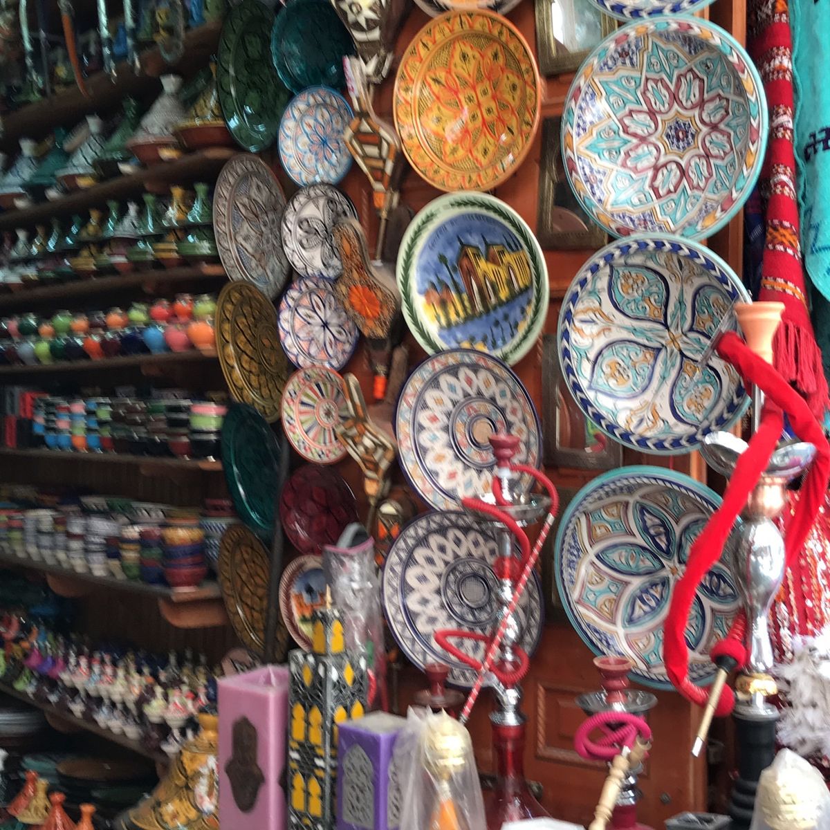 ラバト旧市街のスーク散策。
外国のマネキンは怖くて面白い。
白い絨毯、欲し...