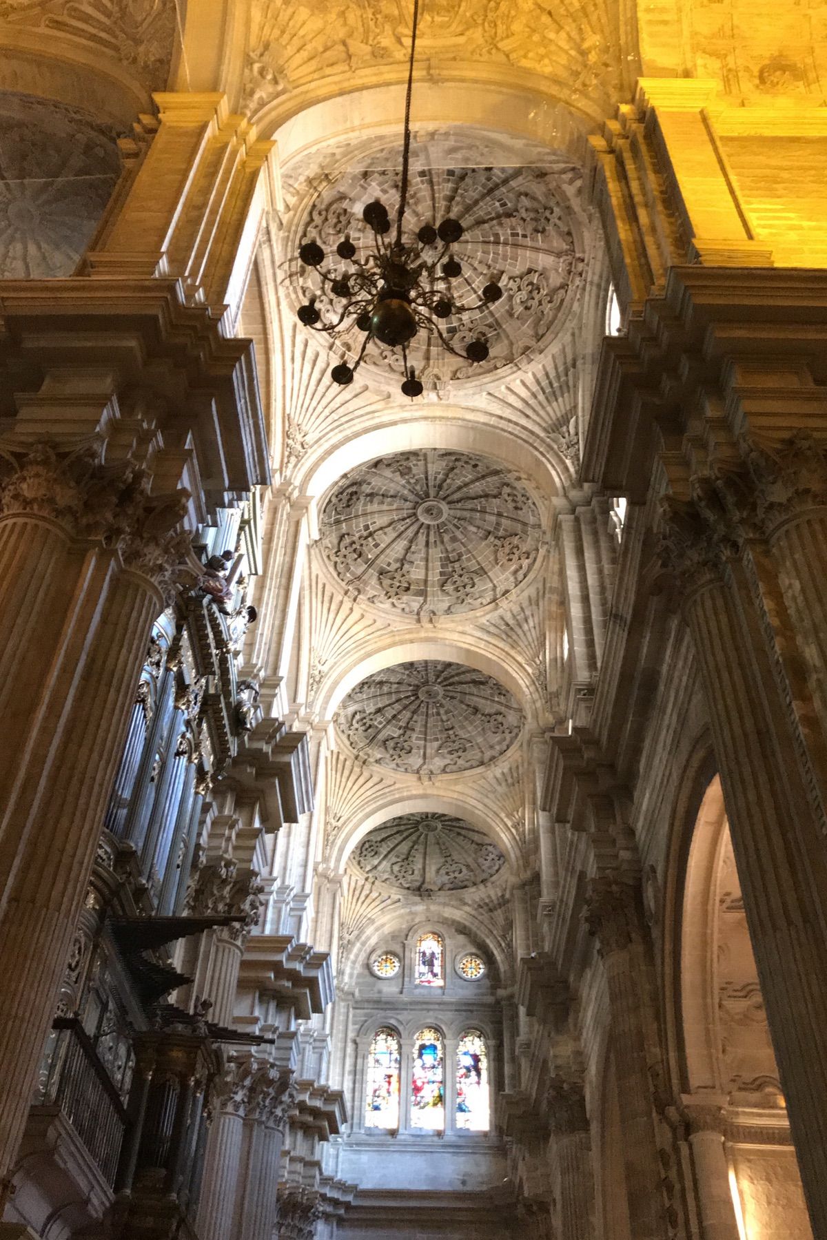 マラガの大聖堂。
道を歩いてて突然現れたのですごい迫力に驚いた。
中も立派。