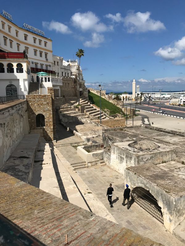 ジブラルタル・ジブラルタル「ジブラルタル海峡を渡る」の写真：頭を強打した夫は念のため休ませておき、タ...