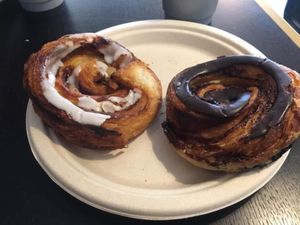 デンマークグルメはスモーブロー、シナモンロール
ビールはカールスバーグ