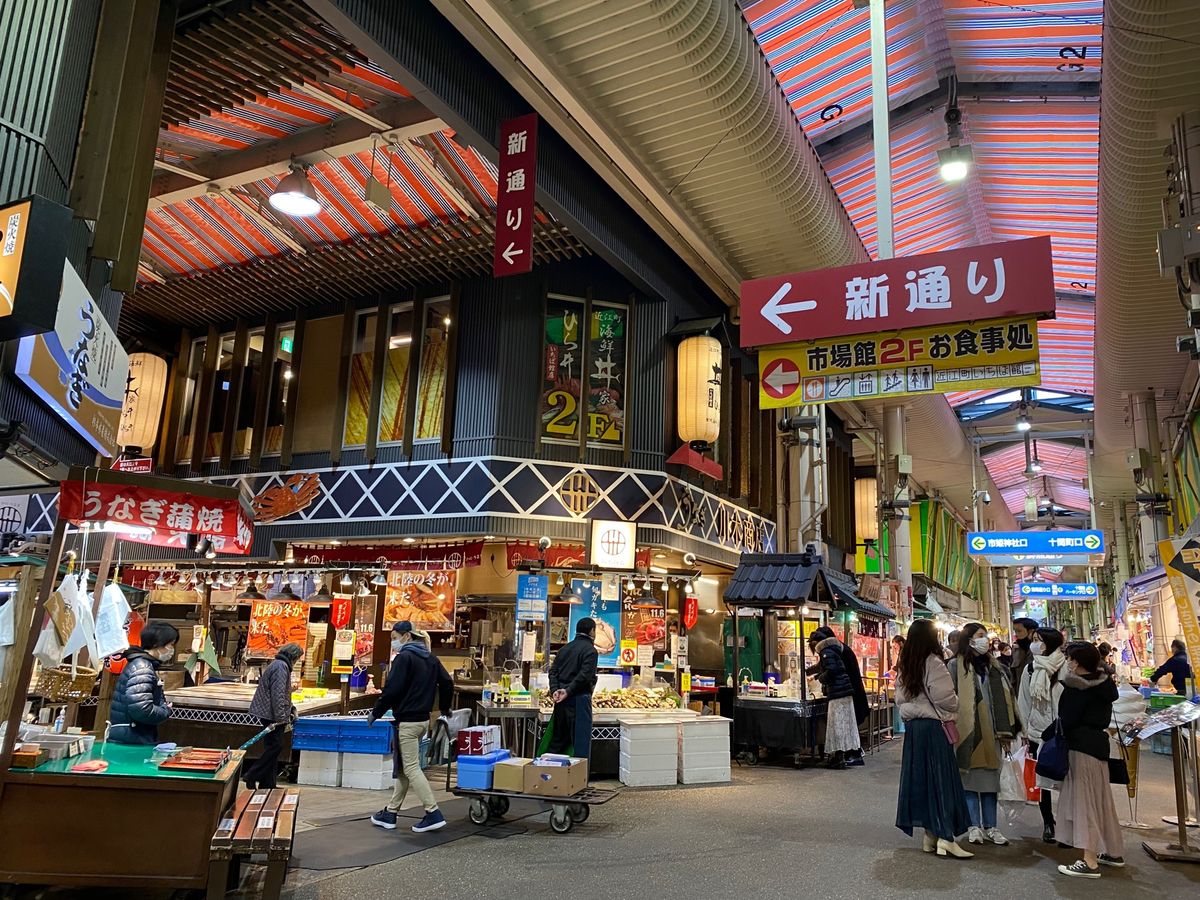 近江町市場

市場に行って聞いてみたら、香箱ガニは凍らせないほうが良いらし...