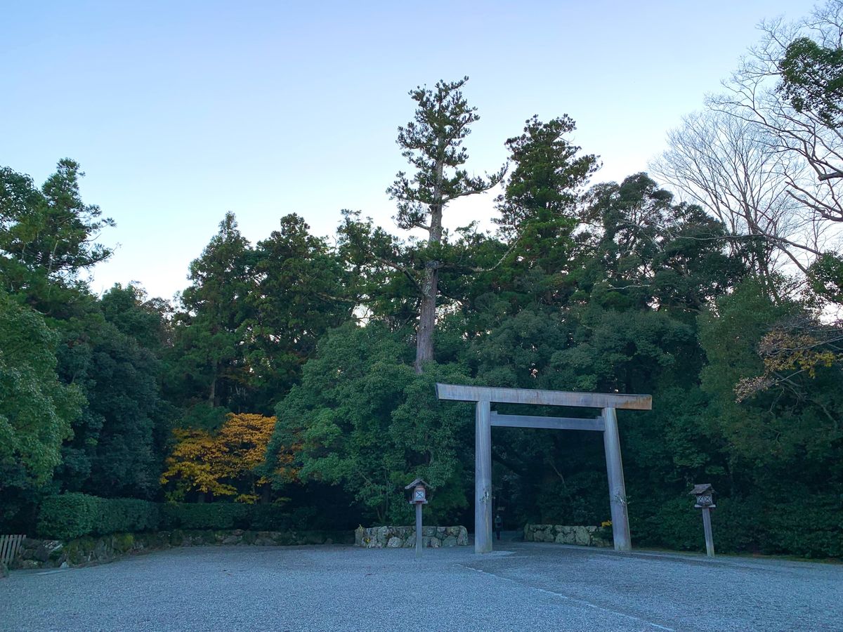 二見浦を後に、閉まる直前の伊勢神宮・外宮へ！！🏃‍♀️🏃‍♂️
*
天照大...