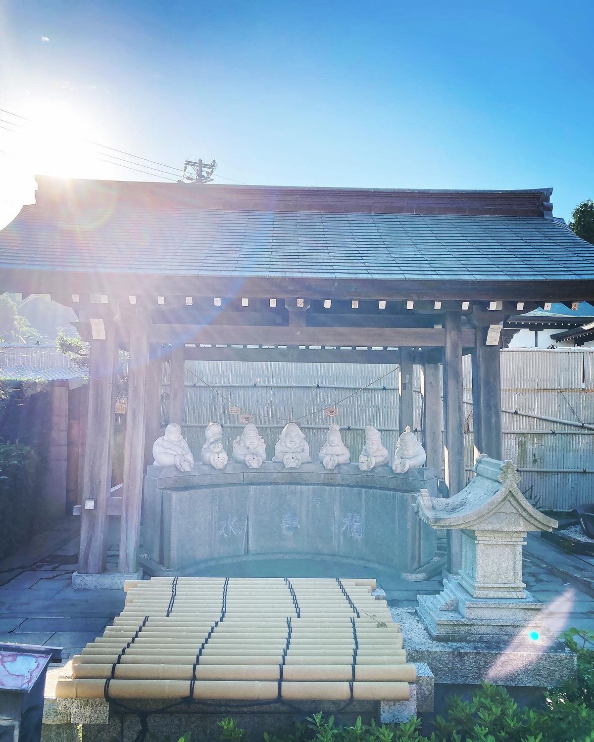 秋に　淡路島へ。
ニジゲンノモリと八浄寺、伊弉諾神宮へ。
讃岐うどんを食べ...