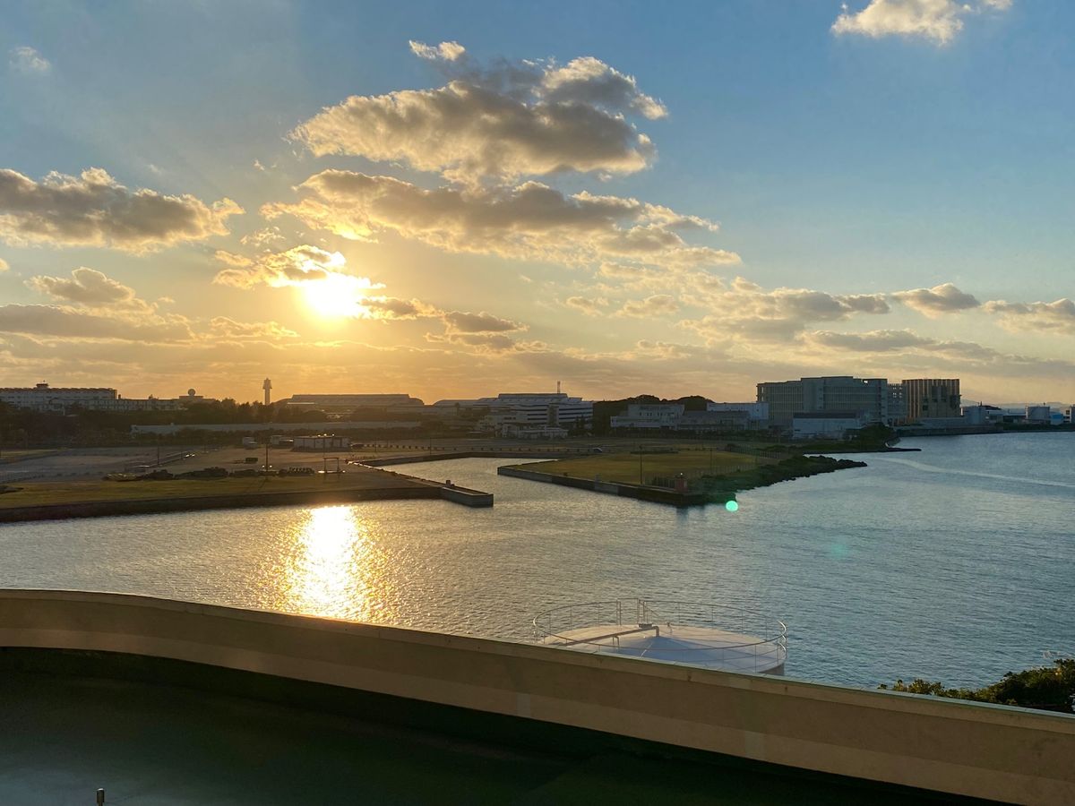 ロワジールホテル那覇

せっかく天気が良かったけど
仕事が立て込んでて
目...
