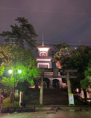 夜の尾山神社

ステンドグラスがライトアップされて綺麗だったけど
雨降って...