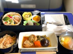 修行のため最大限ポイントを稼ぐために
プレミアムシートに搭乗✈️

海外行...