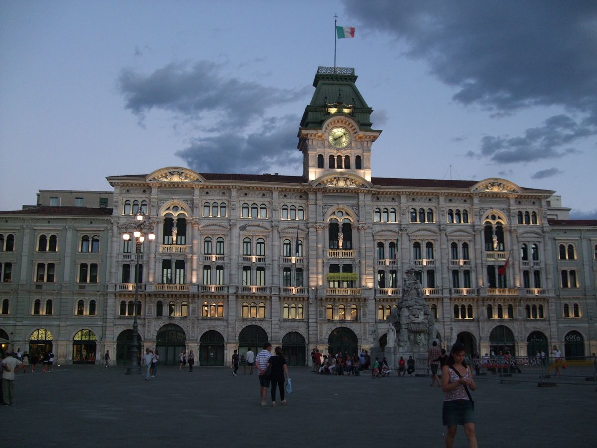 イタリア統一広場
特に夜の美しさは写真では伝えきれない