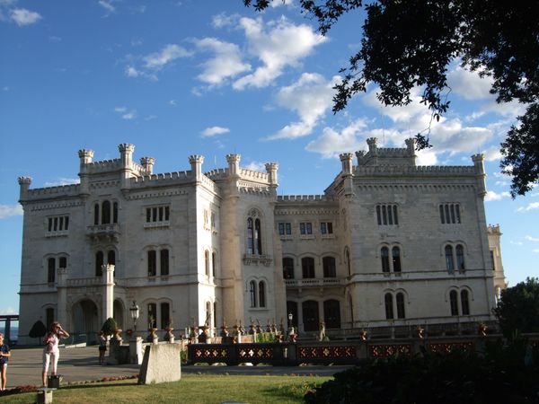 イタリア・トリエステ「トリエステ」の写真：トリエステの郊外にあるミラマーレ城
ハプ...