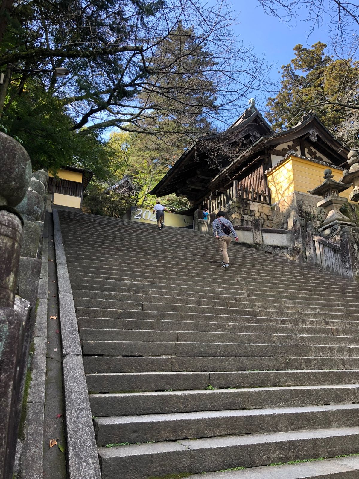 785段の石段を登り、金比羅宮へ参拝。