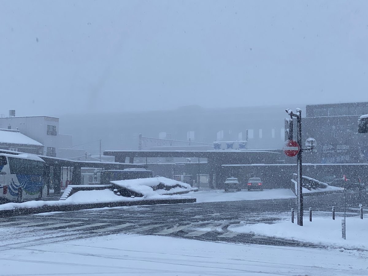 大雪の敦賀駅！商店街はなんかずっと音楽流れてた