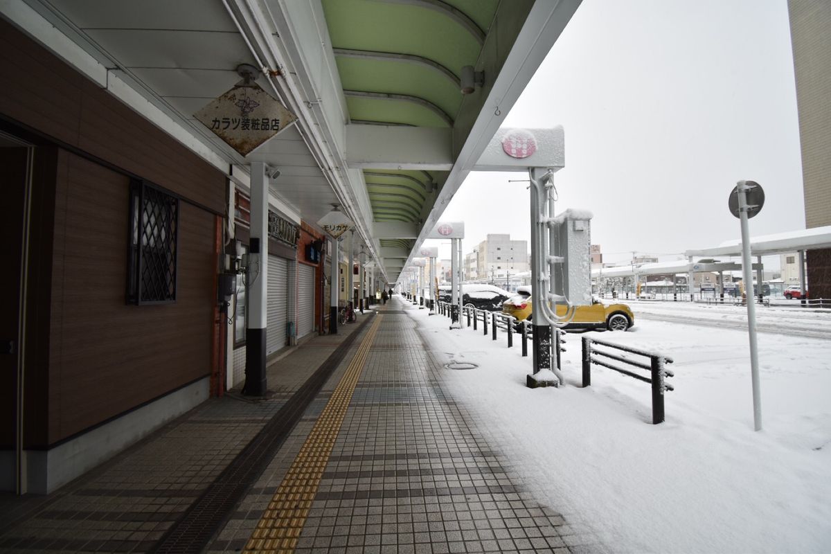 大雪の敦賀駅！商店街はなんかずっと音楽流れてた