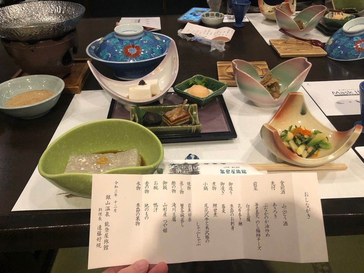 夜の銀山温泉、すごくキレイ！！
そして美味しくてお腹いっぱい旅館の御膳も素...