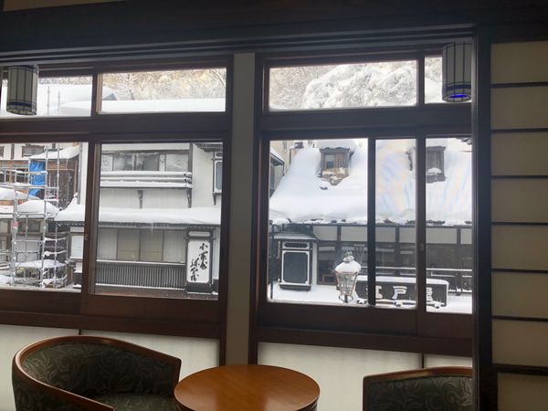 日本・銀山温泉「銀色世界の銀山温泉、仙台旅」の写真：能登屋に宿泊
大正時代の雰囲気な内装と部...