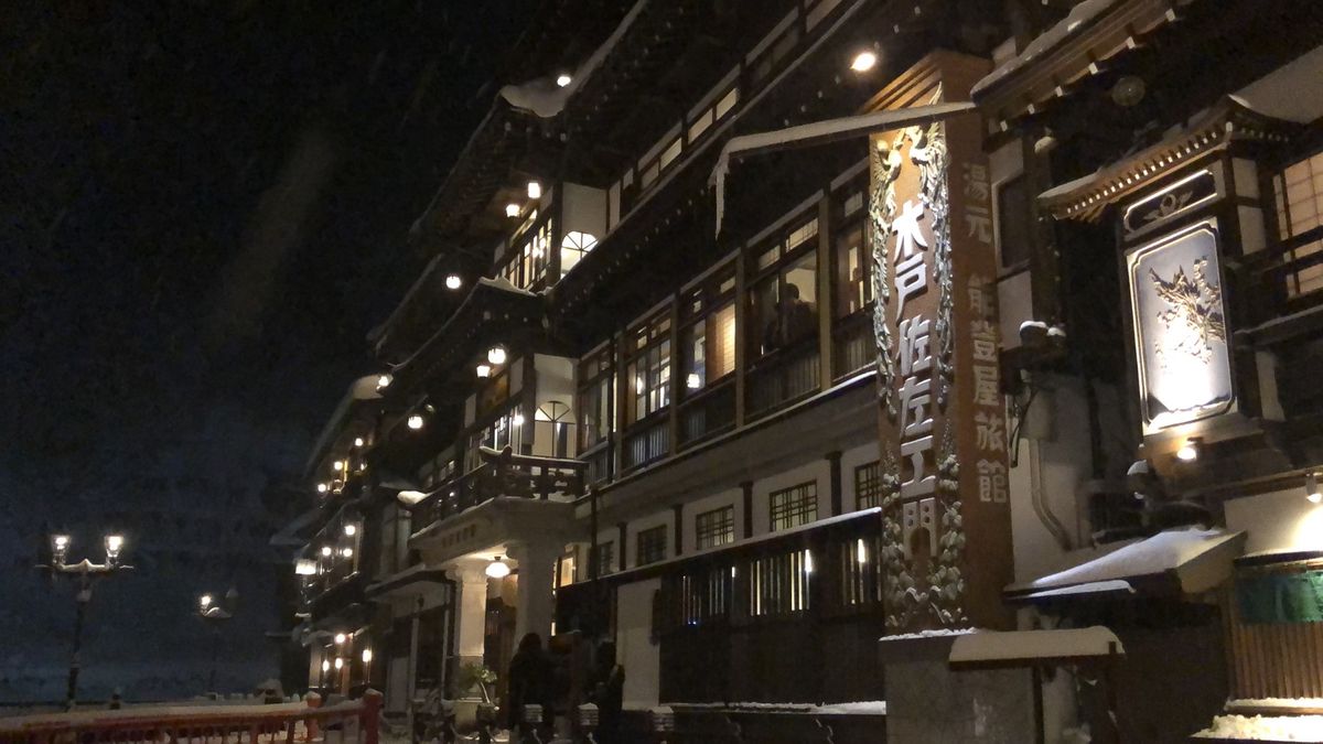 夜の銀山温泉、すごくキレイ！！
そして美味しくてお腹いっぱい旅館の御膳も素...