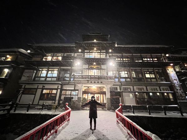 日本・銀山温泉「銀色世界の銀山温泉、仙台旅」の写真：夜の銀山温泉、すごくキレイ！！
そして美...