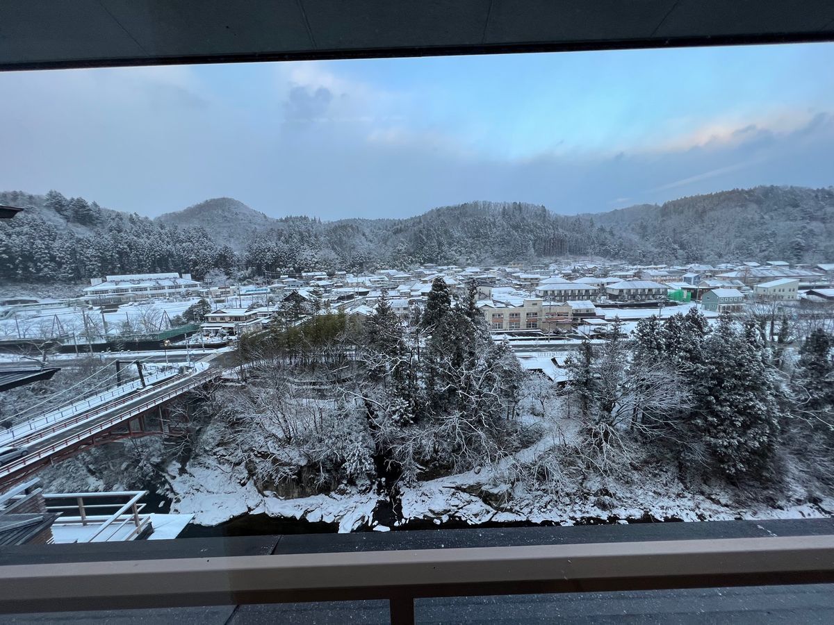 佐勘の飛天館
部屋広い〜
氷柱もすごい〜